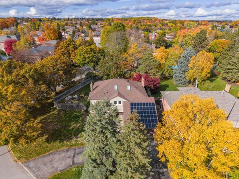 Photo 9 at 18 Tannery Court, Mill Pond, Richmond Hill