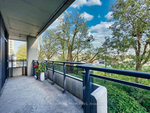 Photo 4 at 205 - 85 North Park Road, Beverley Glen, Vaughan