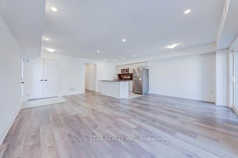 Photo 10 at 2 - 14 Pumpkin Cor Crescent, Shore, Barrie