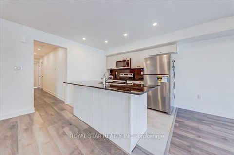 Photo 13 at 2 - 14 Pumpkin Cor Crescent, Shore, Barrie