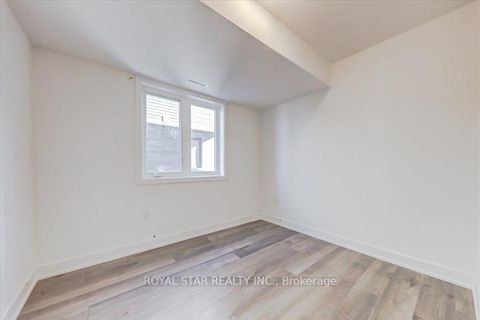 Photo 17 at 2 - 14 Pumpkin Cor Crescent, Shore, Barrie