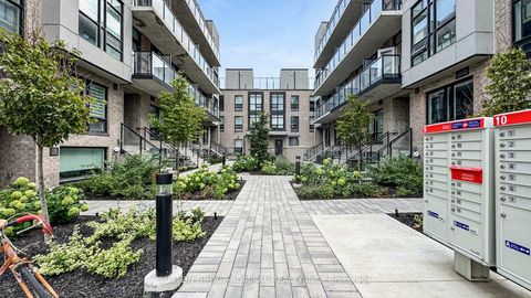 Photo 2 at TH20 - 851 Sheppard Avenue W, Bathurst Manor, Toronto