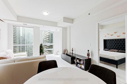 Photo 3 at 2408 - 318 Richmond Street, Waterfront Communities C1, Toronto