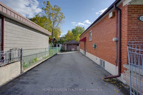 Photo 8 at 239 Epsom Downs Drive, CFB, Toronto