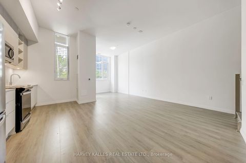 Photo 3 at TH110 - 25 Holly Street, Mount Pleasant West, Toronto