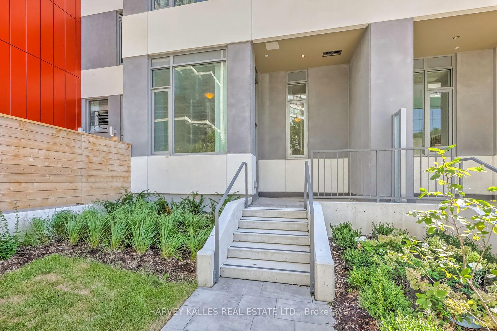 TH110 - 25 Holly Street, Mount Pleasant West, Toronto 