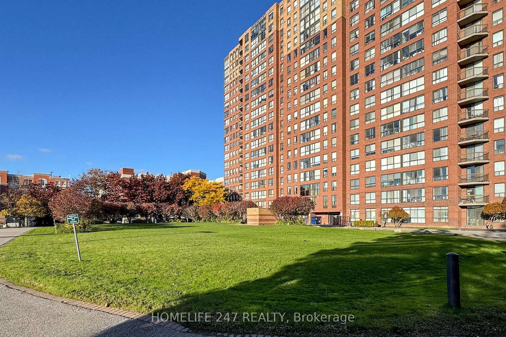 Photo 2 at 413 - 330 Mccowan Road, Eglinton East, Toronto Photo 2 at 413 - 330 Mccowan Road, Eglinton East, Toronto