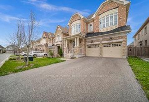 Photo 1 at 19 Madoc Place, Vellore Village, Vaughan