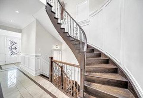 Photo 5 at 19 Madoc Place, Vellore Village, Vaughan