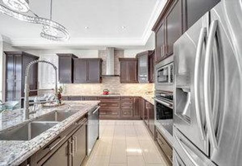 Photo 27 at 19 Madoc Place, Vellore Village, Vaughan