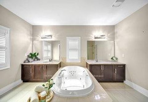 Photo 36 at 19 Madoc Place, Vellore Village, Vaughan