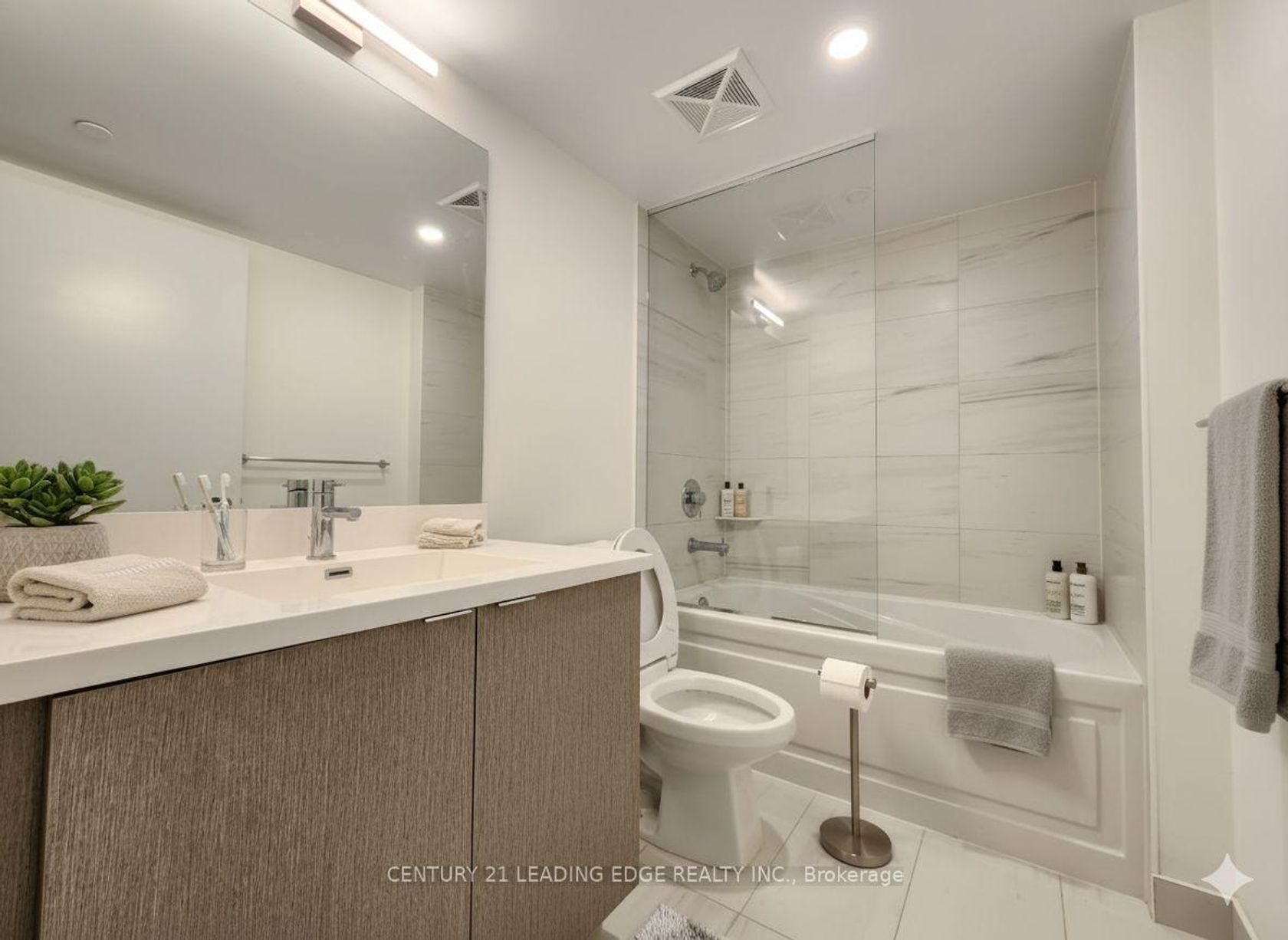 Photo 6 at 701 - 219 Dundas Street E, Yonge Corridor, Toronto Photo 6 at 701 - 219 Dundas Street E, Yonge Corridor, Toronto