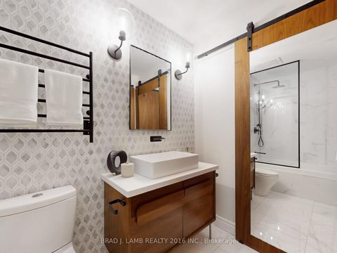 Photo 10 at 305 - 29 Camden Street, Waterfront Communities C1, Toronto