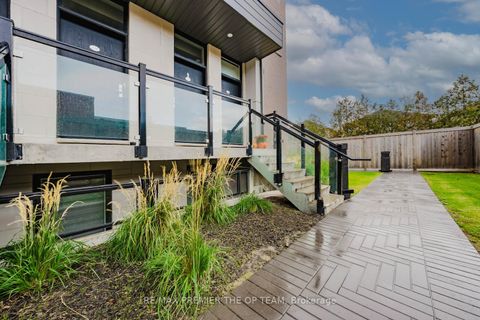 Photo 3 at 139 - 9580 Islington Avenue, Sonoma Heights, Vaughan