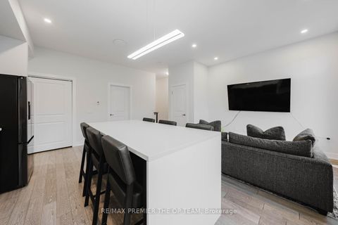 Photo 10 at 139 - 9580 Islington Avenue, Sonoma Heights, Vaughan