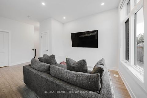 Photo 14 at 139 - 9580 Islington Avenue, Sonoma Heights, Vaughan