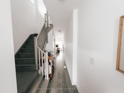 Photo 2 at 85 Gateland Drive, Painswick South, Barrie