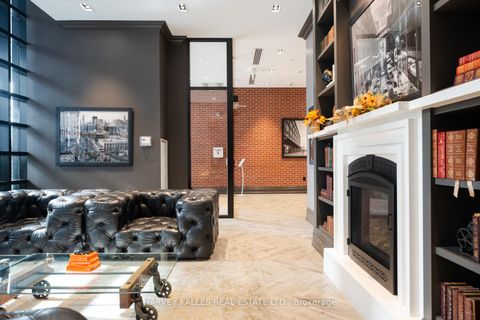 Photo 7 at 613 - 608 Richmond Street W, Waterfront Communities C1, Toronto