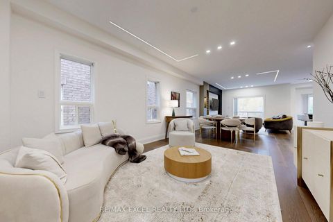 Photo 1 at 384 Old Colony Road, Oak Ridges Lake Wilcox, Richmond Hill