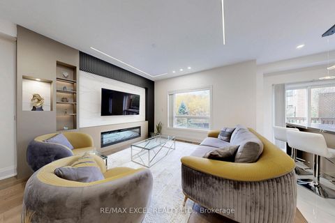 Photo 2 at 384 Old Colony Road, Oak Ridges Lake Wilcox, Richmond Hill