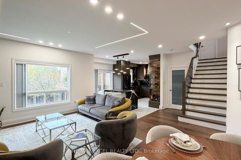 Photo 3 at 384 Old Colony Road, Oak Ridges Lake Wilcox, Richmond Hill