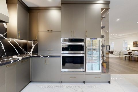 Photo 9 at 384 Old Colony Road, Oak Ridges Lake Wilcox, Richmond Hill