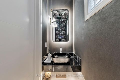 Photo 11 at 384 Old Colony Road, Oak Ridges Lake Wilcox, Richmond Hill