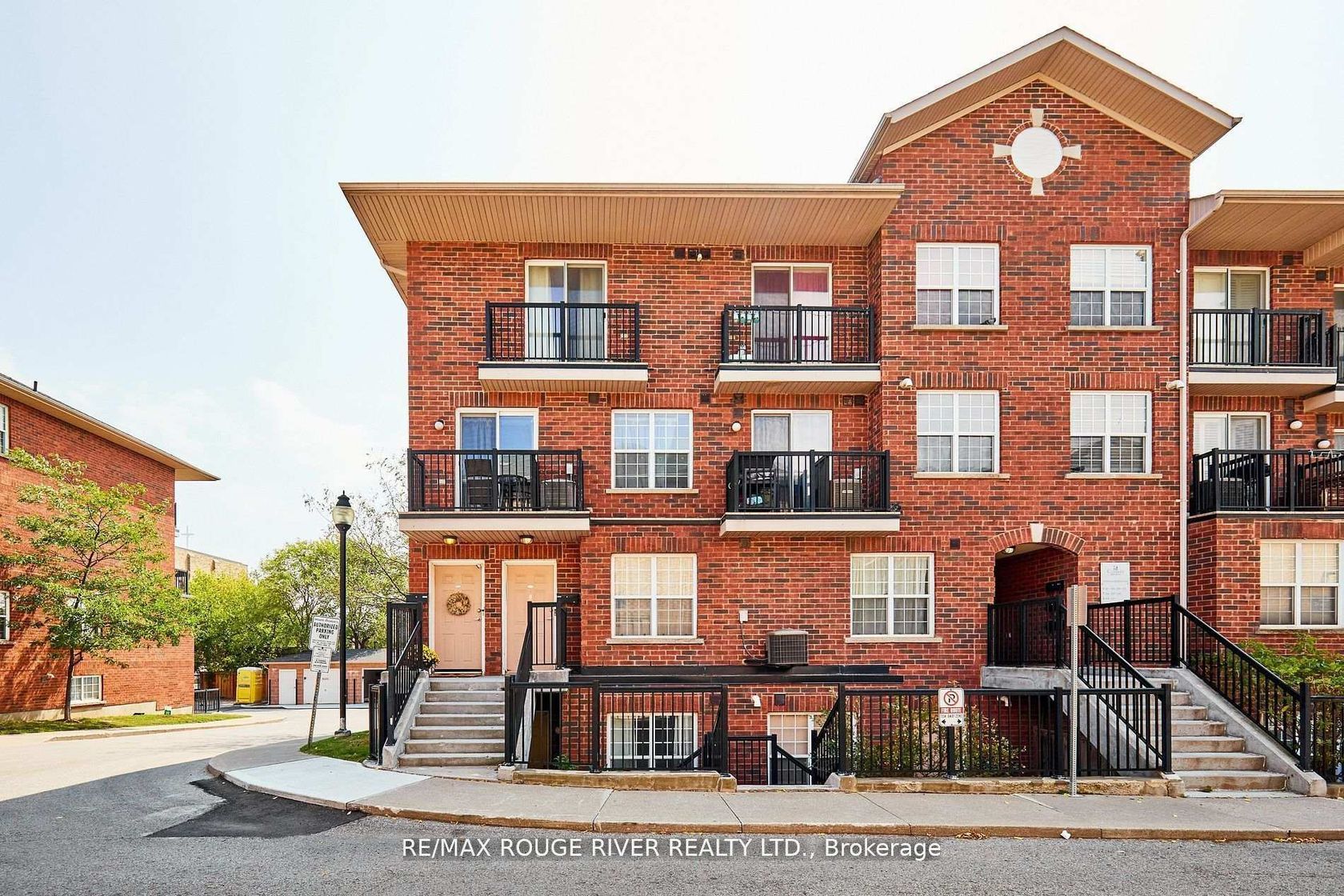 312 - 25 Strangford Lane, Birchmount, Toronto 