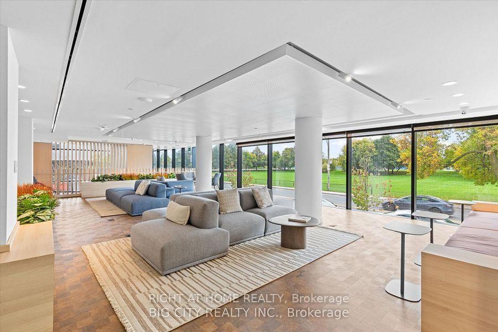 Photo 4 at 1303 - 1050 Eastern Avenue, The Beaches, Toronto Photo 4 at 1303 - 1050 Eastern Avenue, The Beaches, Toronto