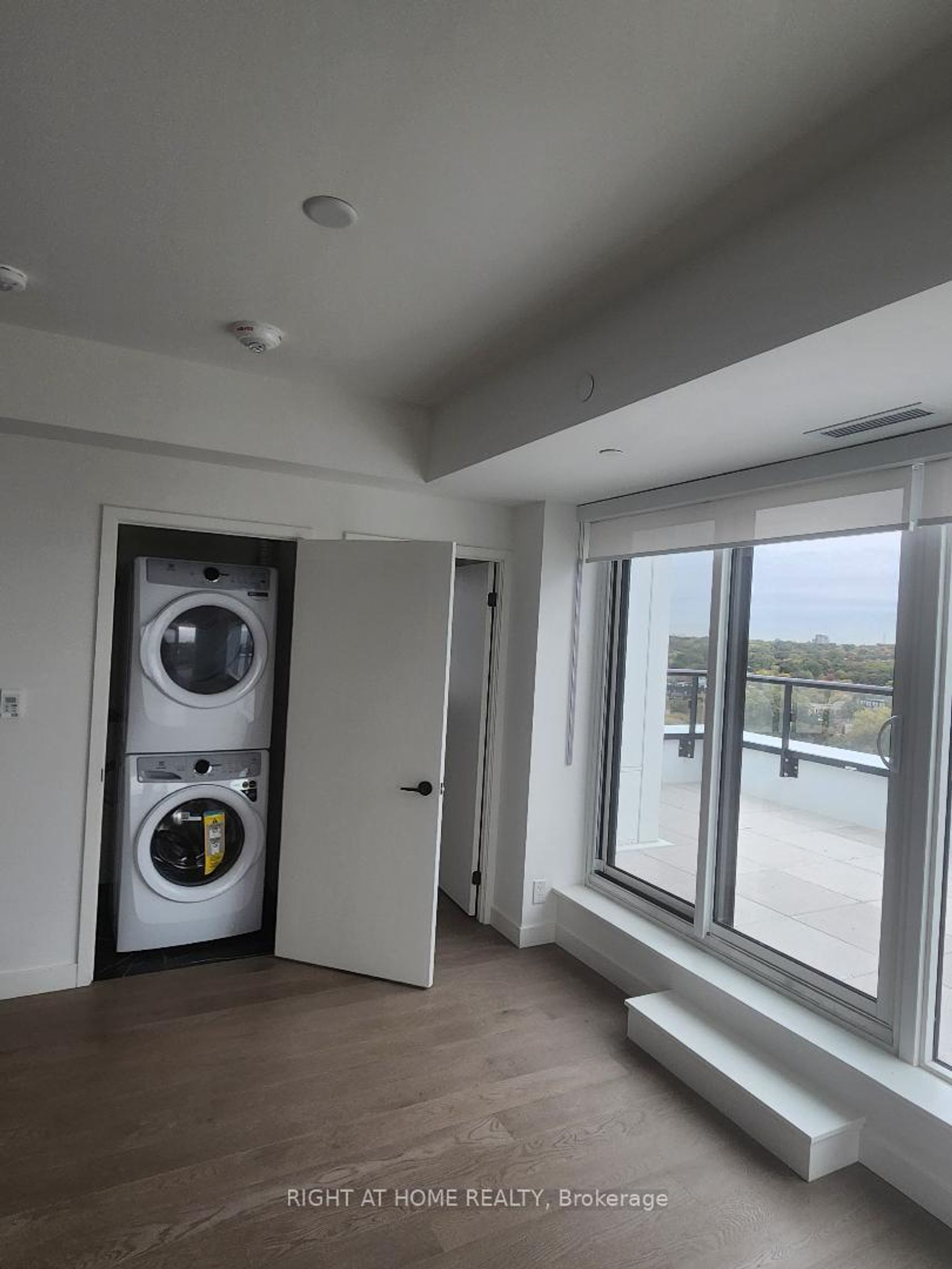 Photo 7 at 1303 - 1050 Eastern Avenue, The Beaches, Toronto Photo 7 at 1303 - 1050 Eastern Avenue, The Beaches, Toronto