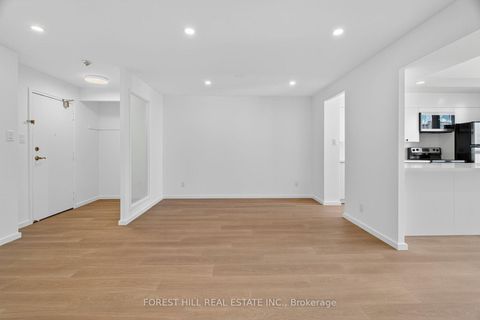 Photo 4 at 2703 - 633 Bay Street, Bay Street Corridor, Toronto