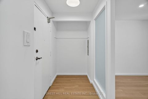 Photo 5 at 2703 - 633 Bay Street, Bay Street Corridor, Toronto