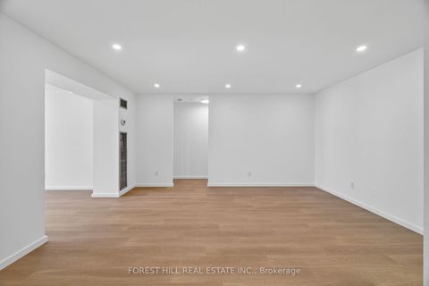 Photo 9 at 2703 - 633 Bay Street, Bay Street Corridor, Toronto