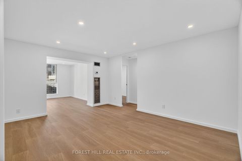 Photo 10 at 2703 - 633 Bay Street, Bay Street Corridor, Toronto