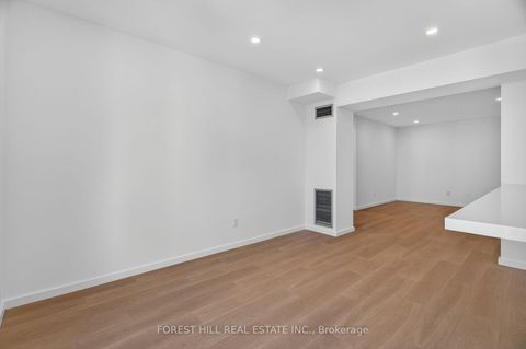 Photo 11 at 2703 - 633 Bay Street, Bay Street Corridor, Toronto Photo 11 at 2703 - 633 Bay Street, Bay Street Corridor, Toronto