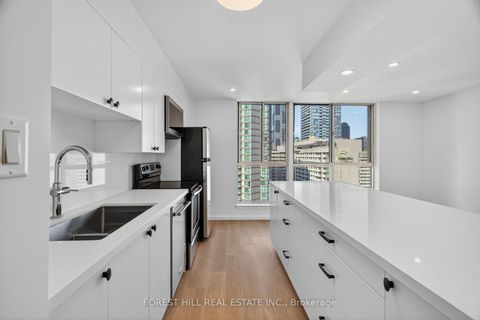 Photo 12 at 2703 - 633 Bay Street, Bay Street Corridor, Toronto