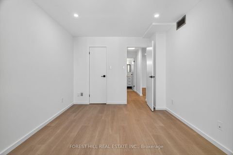 Photo 18 at 2703 - 633 Bay Street, Bay Street Corridor, Toronto