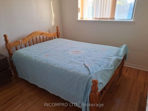 Photo 4 at 135 Derrydown Road, York University Heights, Toronto