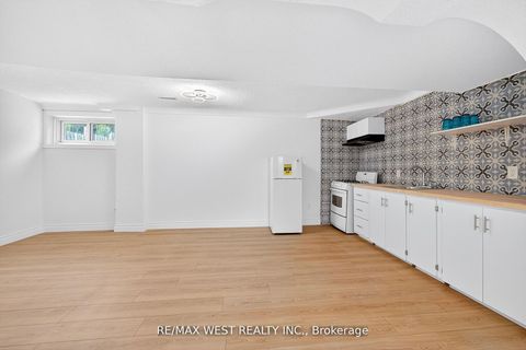 Photo 21 at 54 Barker Avenue, Beaumonde Heights, Toronto