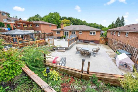 Photo 31 at 54 Barker Avenue, Beaumonde Heights, Toronto