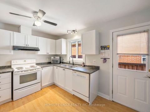 Photo 4 at 15 Brown Wood Drive, Little Lake, Barrie