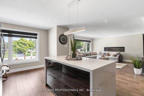 Photo 4 at 20 Bradbury Crescent, West Deane, Toronto