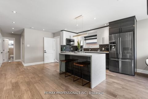 Photo 6 at 20 Bradbury Crescent, West Deane, Toronto