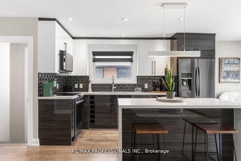 Photo 7 at 20 Bradbury Crescent, West Deane, Toronto