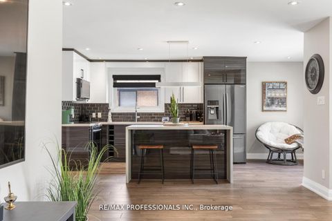 Photo 8 at 20 Bradbury Crescent, West Deane, Toronto