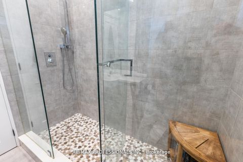 Photo 11 at 20 Bradbury Crescent, West Deane, Toronto