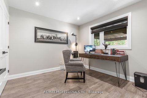 Photo 13 at 20 Bradbury Crescent, West Deane, Toronto