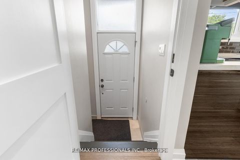 Photo 14 at 20 Bradbury Crescent, West Deane, Toronto
