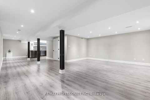 Photo 16 at 20 Bradbury Crescent, West Deane, Toronto