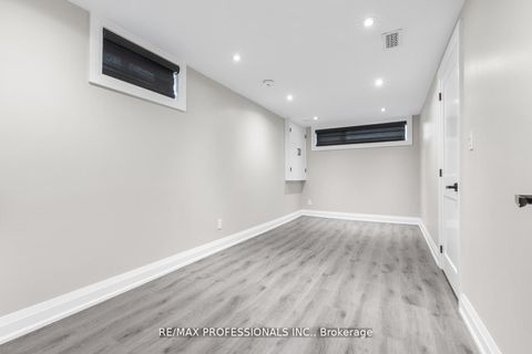 Photo 23 at 20 Bradbury Crescent, West Deane, Toronto